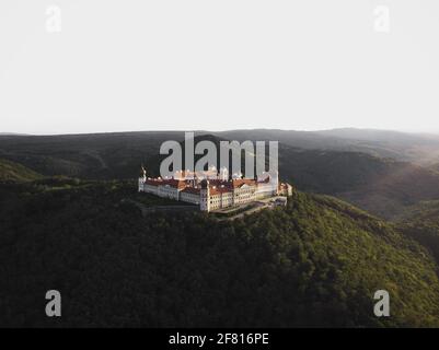 Luftpanorama der idyllischen abgelegenen ländlichen Hügel benediktinerabtei Kloster Stift Gottweig Göttweig in Krems Wachau Niederösterreich Europ Stockfoto