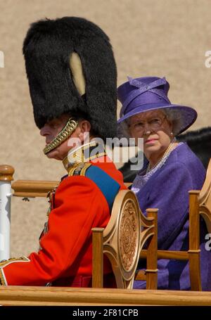 S.H. die Königin mit ihrem Mann und ihrer Gemahlin S.H. Prinz Philip, der Herzog von Edinburgh in Trooping the Colour 17. Juni 2006 Stockfoto