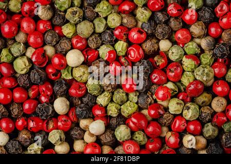 Mischung aus verschiedenen Pfefferkörnern Muster. Overhead. Stockfoto