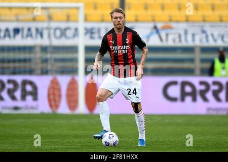 Parma, Italien - 10. April 2021: Simon Kjaer vom AC Mailand im Einsatz während des Fußballspiels der Serie A zwischen Parma Calcio und dem AC Mailand. AC Milan gewann 3-1 gegen Parma Calcio. Kredit: Nicolò Campo/Alamy Live Nachrichten Stockfoto