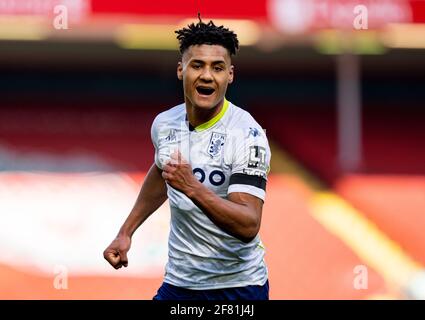 Liverpool. April 2021. Ollie Watkins von Aston Villa feiert das Spiel, das er am 10. April 2021 beim Premier League-Spiel zwischen dem FC Liverpool und dem FC Aston Villa in Anfield in Liverpool, Großbritannien, erzielt hat. Quelle: Xinhua/Alamy Live News Stockfoto