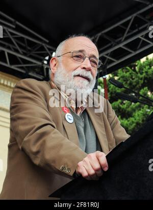 Barcelona, Spanien. April 2020. Der spanische Ökonom Arcadi Oliveres sprach während einer Zeremonie über den Konstituierenden Prozess.als sozialer Aktivist und Verteidiger einer gleichberechenbareren und freieren Welt nahm er an verschiedenen Kampagnen Teil, um den fiskalischen Einspruch gegen Militärausgaben zu unterstützen, zugunsten von 0.7 % des BIP für Entwicklungshilfe, Die Aufhebung der Auslandsverschuldung zu erreichen und das ethische Bankwesen zu fördern und die Regularisierung von Einwanderern zu fördern. (Foto von Ramon Costa/SOPA Images/Sipa USA) Quelle: SIPA USA/Alamy Live News Stockfoto