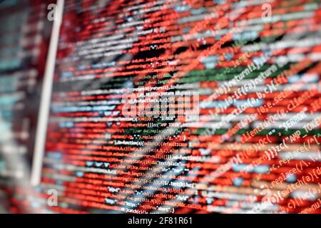 Analyse der Serverprotokolle. Nahaufnahme Entwicklung von Programmier- und Codierungstechnologien. Entwickler arbeiten an Websites Codes im Büro. Stockfoto