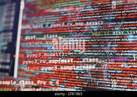 Analyse der Serverprotokolle. Nahaufnahme Entwicklung von Programmier- und Codierungstechnologien. Entwickler arbeiten an Websites Codes im Büro. Stockfoto