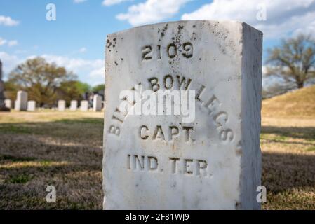 Grabstein von Billy Bowlegs (Sonuk Micco), einem Kapitän der Seminole Union Army im Bürgerkrieg, auf dem Fort Gibson National Cemetery in Oklahoma. (USA) Stockfoto