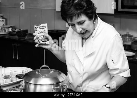 JOHANNESBURG, SÜDAFRIKA - 13. März 2021: Johannesburg, Südafrika - 16 2013. März: Nestle Low Salt Cooking Class Stockfoto