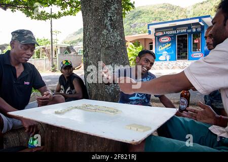 Männer spielen Dominosteine, Mauritius Island Stockfoto