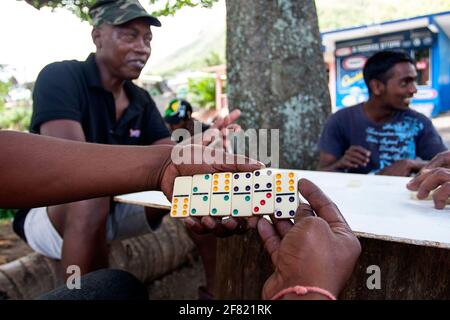 Männer spielen Dominosteine, Mauritius Island Stockfoto