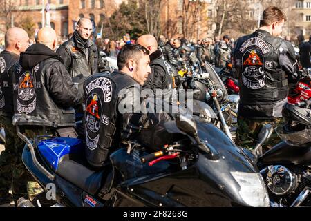 Motorradfahrer in Lederjacken mit Night Riders Bulgaria Emblem beim jährlichen Motorrad-Bike-Fest für Enthusiasten Biker, Sofia, Bulgarien Stockfoto