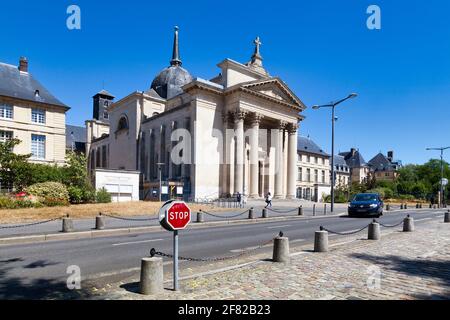 Rouen, Frankreich - August 07 2020: Die Kirche Sainte-Madeleine ist eine neoklassizistische Kirche, die von 1767 bis 1781 erbaut wurde. Stockfoto