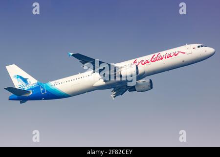 Male, Malediven – 19. Februar 2018: Maledivischer Airbus A321 am Flughafen Male (MLE) auf den Malediven. Airbus ist ein europäischer Flugzeughersteller b Stockfoto