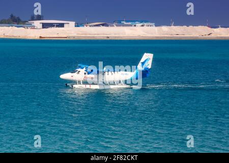 Male, Malediven – 20. Februar 2018: Malediven De Havilland Kanada DHC-6-300 Twin Otter Wasserflugzeug am Flughafen Male (MLE) auf den Malediven. Stockfoto