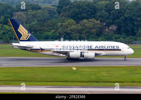 Changi, Singapur – 29. Januar 2018: Singapore Airlines Airbus A380 Flugzeug am Changi Flughafen (SIN) in Singapur. Airbus ist ein europäisches Flugzeugmanu Stockfoto