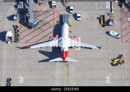 Stuttgart, 2. September 2016: Luftaufnahme eines Flugzeugs der Air Berlin Boeing 737 am Stuttgarter Flughafen (STR) in Deutschland. Boeing ist ein amerikanischer ai Stockfoto