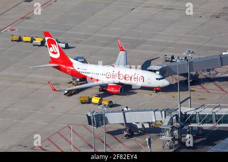Stuttgart, 2. September 2016: Luftaufnahme eines Flugzeugs der Air Berlin Boeing 737 am Stuttgarter Flughafen (STR) in Deutschland. Boeing ist ein amerikanischer ai Stockfoto