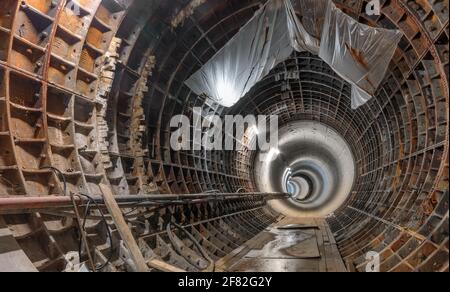 Gusseiserne Auskleidung eines Tunnels in einer U-Bahn-Linie Wird gerade gebaut Stockfoto