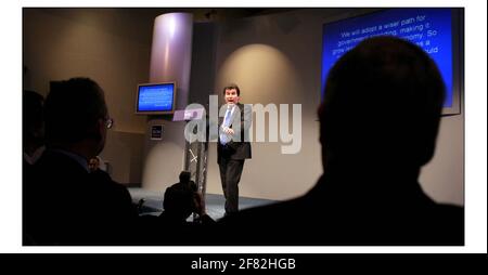 Oliver Letwin spricht im lewis Media Center in London Heute.PIC David Sandison 16/2/2004 Stockfoto