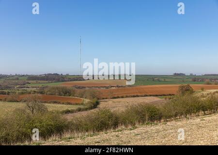 Blick auf die Sendestation Belmont in der Landschaft der Lincolnshire Wolds, Donington auf Bain, Lincolnshire, England Stockfoto