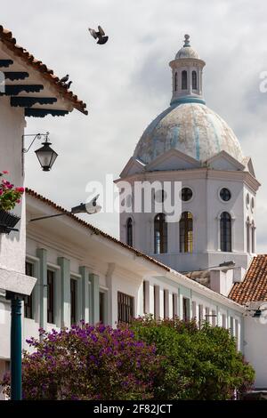 Kirche von San Sebastian in der Nähe von Cuenca, Ecuador, Südamerika. Stockfoto