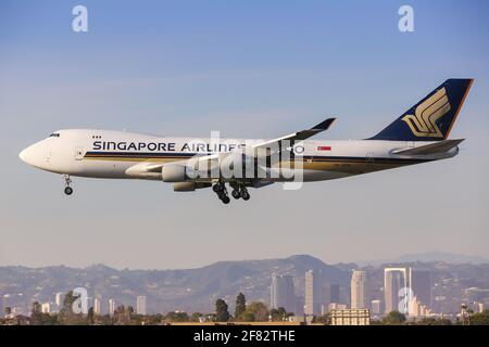 Los Angeles, USA – 20. Februar 2016: Singapore Airlines Cargo Boeing 747-400 am Flughafen Los Angeles (LAX) in den Vereinigten Staaten. Boeing ist ein Flugzeug Stockfoto