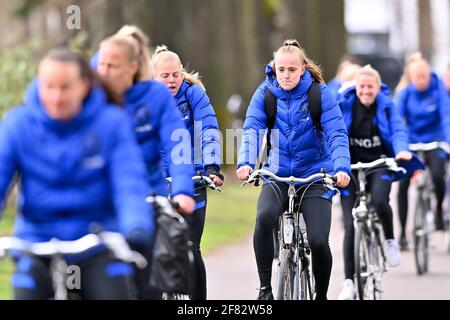 ZEIST, NIEDERLANDE - APRIL 11: Daphne van Domselaar aus den Niederlanden während einer Trainingseinheit der niederländischen Fußballnationalmannschaft für Frauen bei K Stockfoto