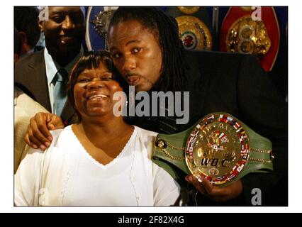 Lennox Lewis verabschiedet sich in den Ruhestand als World Heavyweight Boxing Champion In London.pic David Sandison 6/2/2004 Stockfoto