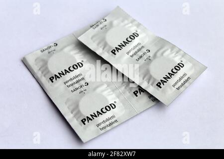 Panacod Brausetabletten. Verschreibungspflichtiges Schmerzmittel. Dieses schmerzstillende Medikament macht süchtig und kann missbraucht werden. Paracetamol und Codein. Stockfoto