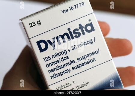 Dymista Nasenspray: 125 Mikrogramm Azelastin und 50 Mikrogramm Fluticason. Intranasales Spray, das Allergiesymptome und geschwollene Schleimhäute lindert Stockfoto