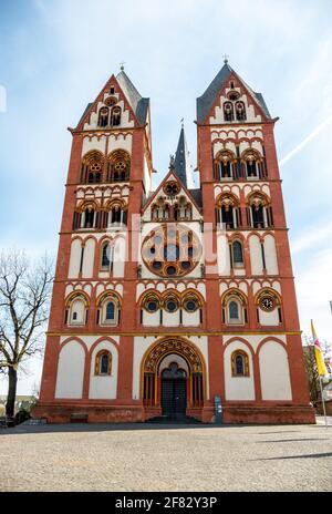 Frontale Aufnahme der Limburger Kathedrale Stockfoto