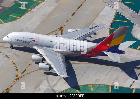 Los Angeles, USA - 20. Februar 2016: Asiana Airlines Airbus A380 am Flughafen Los Angeles (LAX) in den USA. Airbus ist ein Flugzeughersteller aus Tou Stockfoto