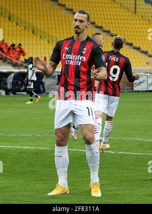 PARMA, ITALIEN - 10. APRIL: Zlatan Ibrahimovic vom AC Mailand während der Serie EIN Spiel zwischen Parma Calcio und AC Mailand im Stadio Ennio Tardini am 10. April Stockfoto