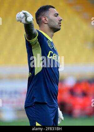 PARMA, ITALIEN - 10. APRIL: Torwart Luigi Sepe von Parma Calcio während der Serie EIN Spiel zwischen Parma Calcio und AC Mailand im Stadio Ennio Tardini auf EINEM Stockfoto