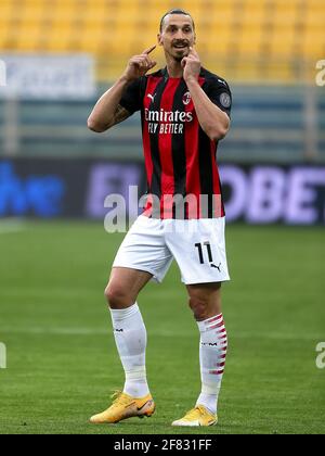 PARMA, ITALIEN - 10. APRIL: Zlatan Ibrahimovic vom AC Mailand während der Serie EIN Spiel zwischen Parma Calcio und AC Mailand im Stadio Ennio Tardini am 10. April Stockfoto
