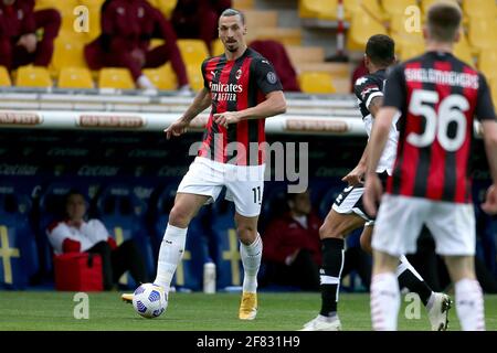 PARMA, ITALIEN - 10. APRIL: Zlatan Ibrahimovic vom AC Mailand während der Serie EIN Spiel zwischen Parma Calcio und AC Mailand im Stadio Ennio Tardini am 10. April Stockfoto