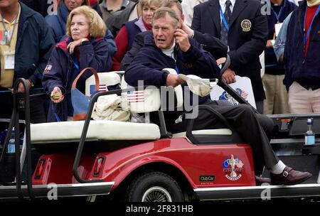 DER RYDER CUP 2002 BEIM GLOCKENTURM IST EIN VIERTES RENNEN VON GEORGE BUSH DAS 15. 28/9/2002 BILD DAVID ASHDOWN.RYDER CUP GLOCKENTURM 2002 Stockfoto