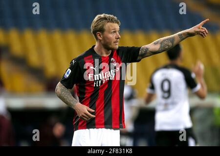 PARMA, ITALIEN - 10. APRIL: Simon Kjaer vom AC Mailand während des Serie-A-Spiels zwischen Parma Calcio und AC Mailand im Stadio Ennio Tardini am 10. April 2021 Stockfoto