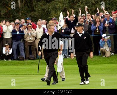 RYDER CUP 2002 BEIM GLOCKENTURM FOURSOME MANTY UND LANGER NACH DEM GEWINN DES 17. 28/9/2002 BILDES DAVID ASHDOWN.RYDER CUP GLOCKENTURM 2002 Stockfoto