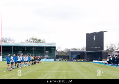 LONDON, GROSSBRITANNIEN. 11. APRIL: Die Spieler beobachten eine zweiminütige Schweigeminute für den Herzog von Edinburgh, Prinz Philip, der in diesem frühen frühen Alter vor dem Greene King IPA Championship-Spiel zwischen Saracens und Bedford Blues am Sonntag, 11. April 2021, im Allianz Park, London, starb. (Kredit: Juan Gasparini, MI News) Kredit: MI Nachrichten & Sport /Alamy Live Nachrichten Stockfoto