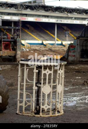 TURNSTILLS VON WEMBLEY AUF DEM WEG NACH BARCELONA 28/11/2002 BILD DAVID ASHDOWN Stockfoto