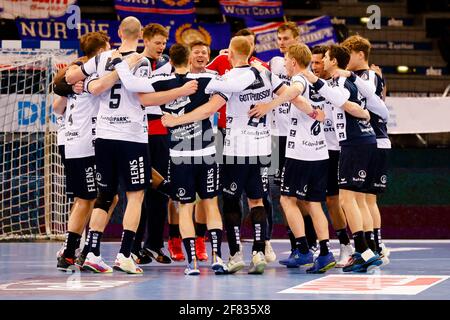 Flensburg, Deutschland. April 2021. Handball: Bundesliga, SG Flensburg-Handewitt - DHfK Leipzig, Matchday 25 in der Flens-Arena. Flensburger Spieler feiern den Sieg gegen Leipzig. Quelle: Frank Molter/dpa/Alamy Live News Stockfoto