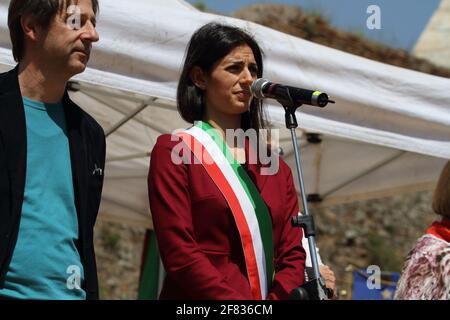 Roma, Italia - 25 aprile 2018: Virginia Raggi sul palco dell'Anpi a Porta San Paolo Stockfoto