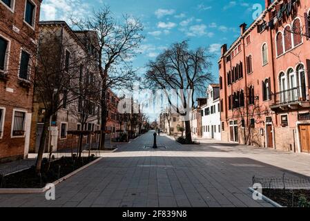 VENEDIG, IT - MÄRZ 07 2021: Straße in Venedig Stockfoto