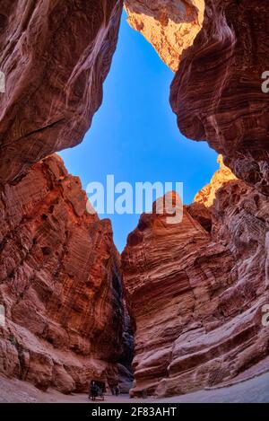 Der lange Spaziergang durch diesen Canyon ist eine spannende Reise, die einen Besuch wert ist, nicht nur wegen der historischen Schätze, die darunter liegen, sondern auch Stockfoto