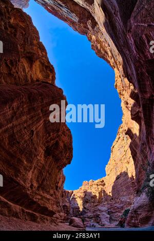 Der lange Spaziergang durch diesen Canyon ist eine spannende Reise, die einen Besuch wert ist, nicht nur wegen der historischen Schätze, die darunter liegen, sondern auch Stockfoto