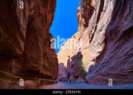 Petra erhielt seinen Namen von einem weiblichen griechischen Wort „Petros“, das „Felsen“ bedeutet. Sein anderer Name ist Al-Batra auf Arabisch, aber es ist berühmt als „Petra“. Ta Stockfoto