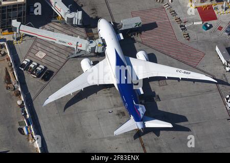 Los Angeles, USA - 20. Februar 2016: LAN Boeing 787-8 am Flughafen Los Angeles (LAX) in den USA. Boeing ist ein Flugzeughersteller mit Sitz in Seattle, W Stockfoto