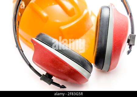 Ein Nahaufnahme eines Ohrmuffs, um die Ohren der Arbeiter zu schützen Stockfoto