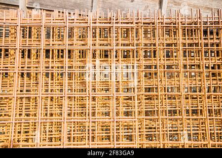 Ein Nahaufnahme des Stahlrebals für Stahlbeton bei der Konstruktion Stockfoto