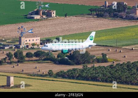 Palma de Mallorca, Spanien - 11. Mai 2018: Germania Airbus A319 am Flughafen Palma de Mallorca (PMI) in Spanien. Airbus ist ein europäisches Flugzeugmanu Stockfoto