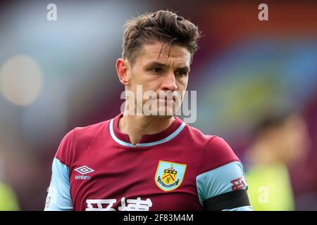 Burnley, Großbritannien. April 2021. Ashley Westwood #18 von Burnley in Burnley, Großbritannien am 4/10/2021. (Foto von Conor Molloy/News Images/Sipa USA) Quelle: SIPA USA/Alamy Live News Stockfoto